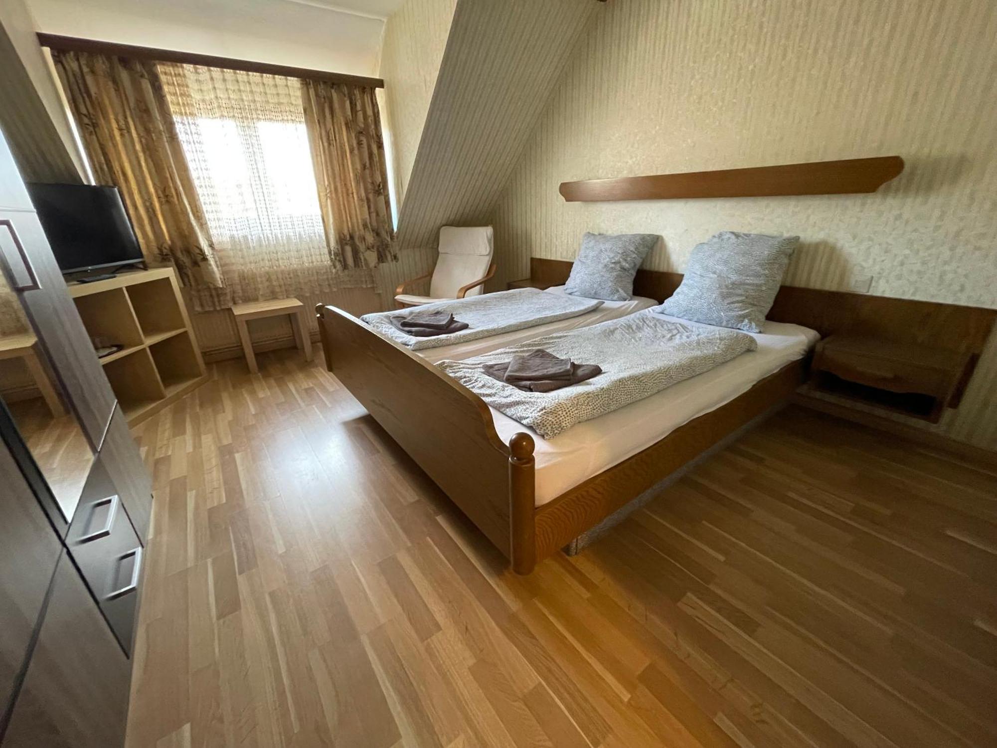 Beny Hotel Restaurant Hertingen Esterno foto